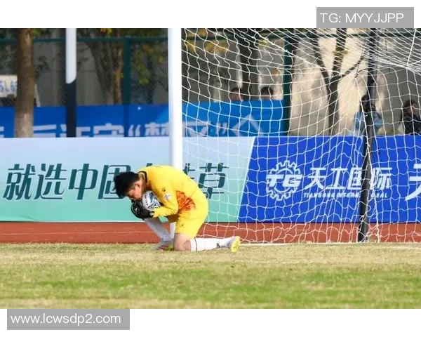 街头足球少年追梦之路专访展现坚韧拼搏与未来无限可能